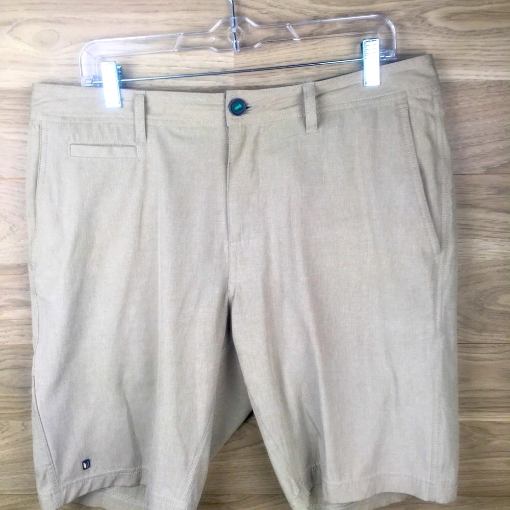 Linksoul Men’s 34x10 Flatfront Performance Hybrid Golf Shorts Biege